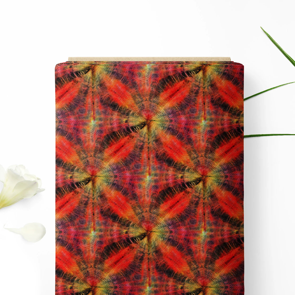 लाल काला टाई डाई