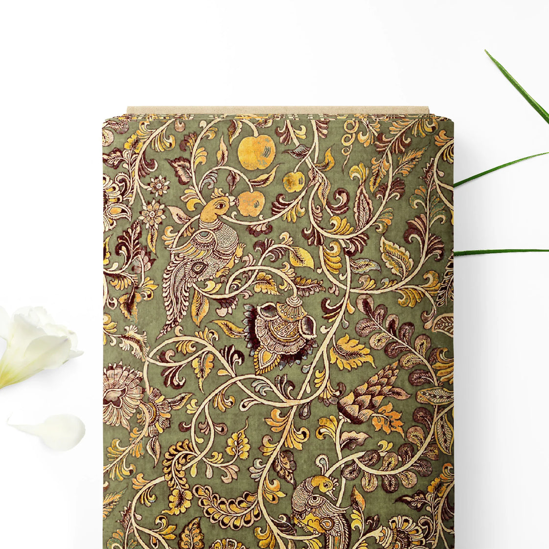 मोर और फल